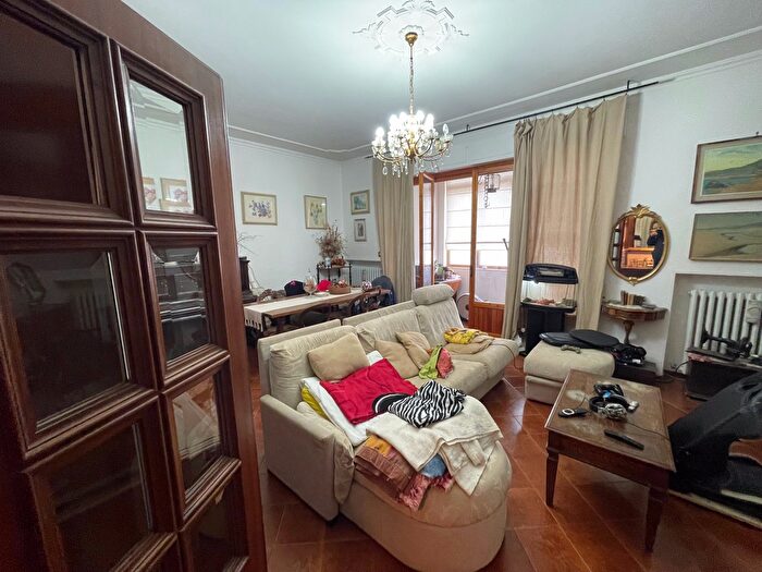 Appartamento con 6 locali in vendita in Via Cassia Nord, Monteriggioni