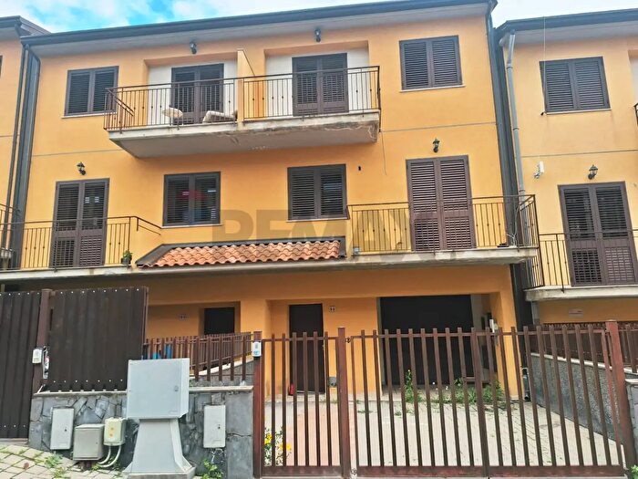 Casa con 6 locali in vendita in Via Santa Maria delle Fosse, Mascalucia