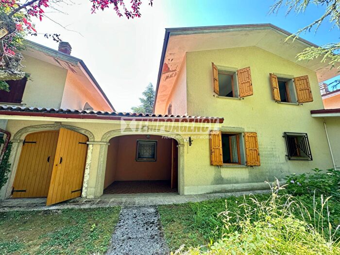 Appartamento trilocale in vendita in Via Monte Modino, Serramazzoni