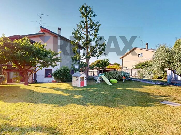 Appartamento quadrilocale in vendita in Via Cardinale Ferrari, Cerro Maggiore