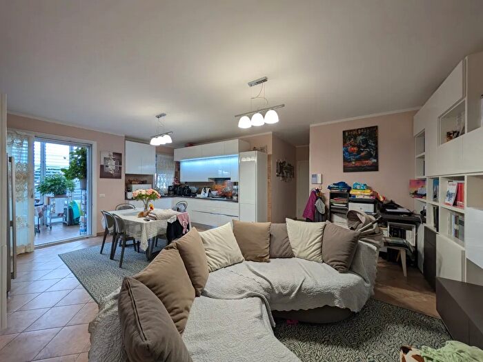 Appartamento con 6 locali in vendita in Via Anna Frank, Cesena