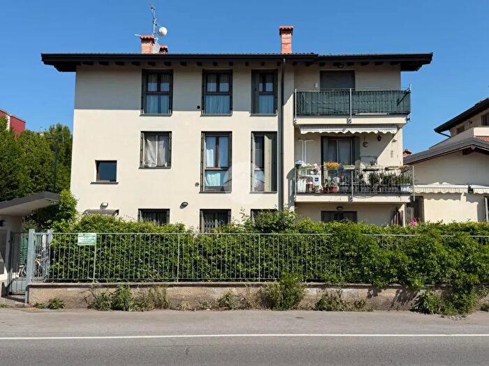 Appartamento trilocale in vendita in Via Cascina Valera, Pessano Con Bornago