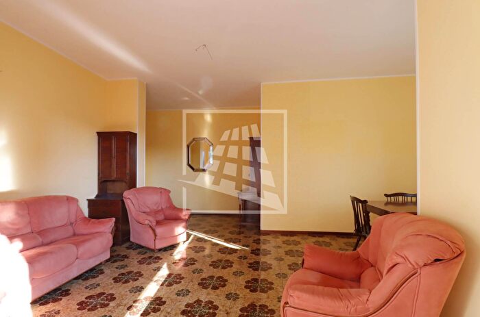 Appartamento quadrilocale in vendita in Via Giovanni Francesco Barbieri, Reggio Emilia