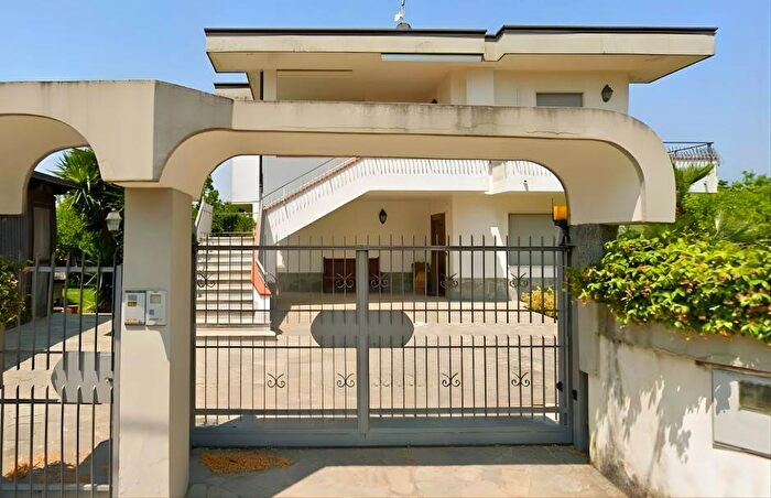 Appartamento trilocale in affitto in Via Alessandro Scarlatti, Capaccio Paestum