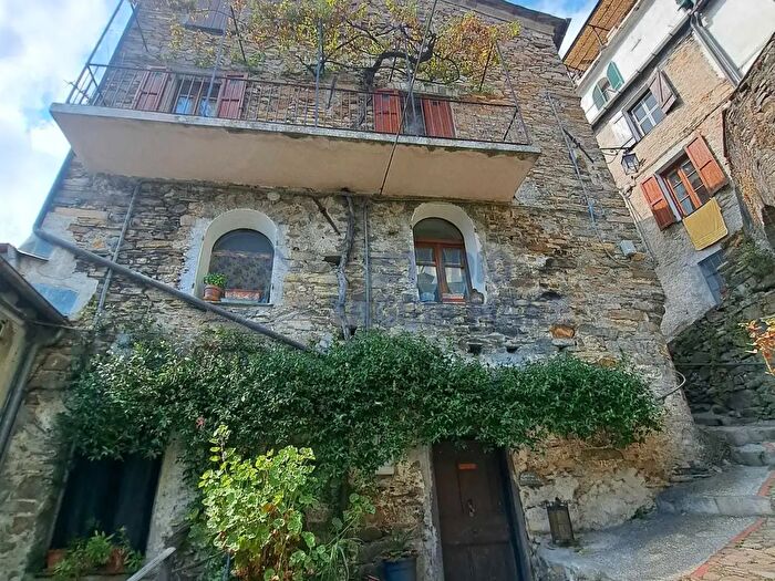 Casa con 7 locali in vendita in Via Roma, Montalto Carpasio