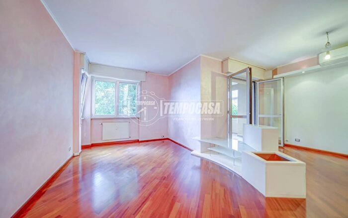 Appartamento trilocale in vendita in Via Padre Lega, Gallarate