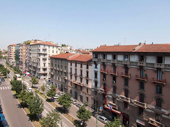 Appartamento bilocale in affitto in Via Tonale, Centrale, Milano