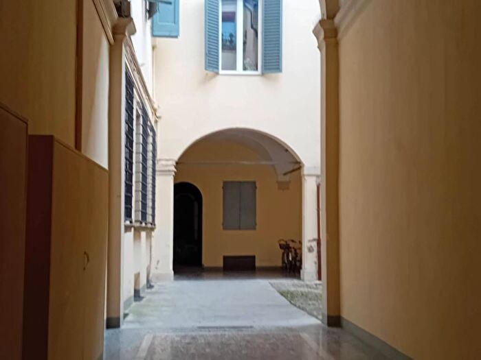 Appartamento trilocale in affitto in Via Santo Stefano, Santo Stefano, Bologna