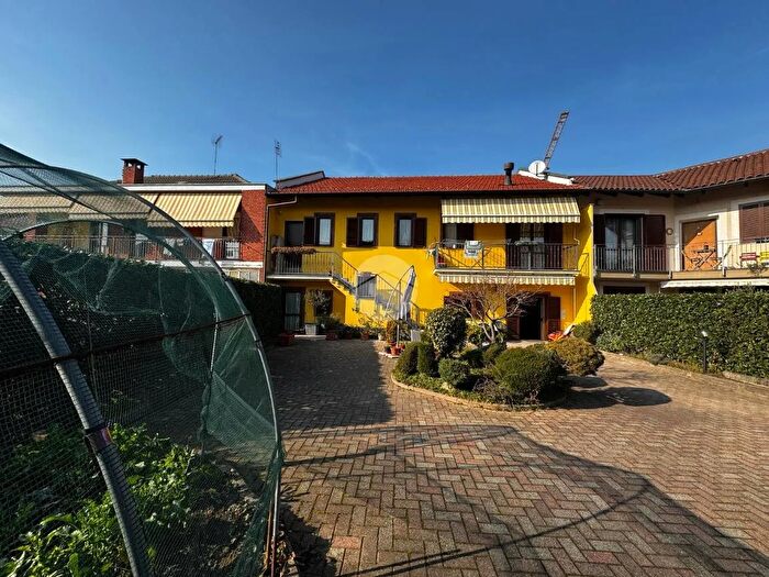 Casa con 8 locali in vendita in Via Orbassano, Bruino