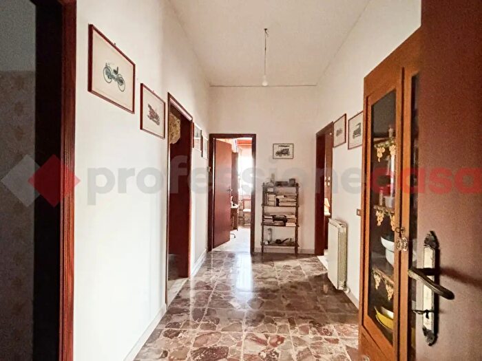 Appartamento con 5 locali in vendita in Via San Benedetto, Torre Cajetani
