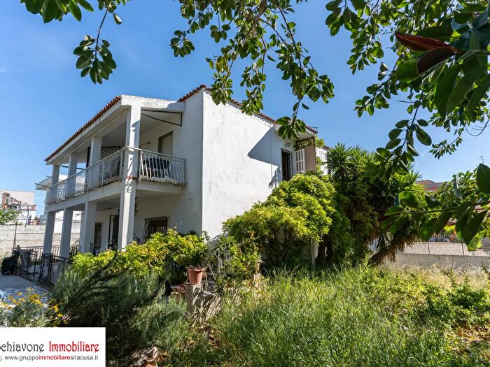 Casa con 5 locali in vendita in Siracusa
