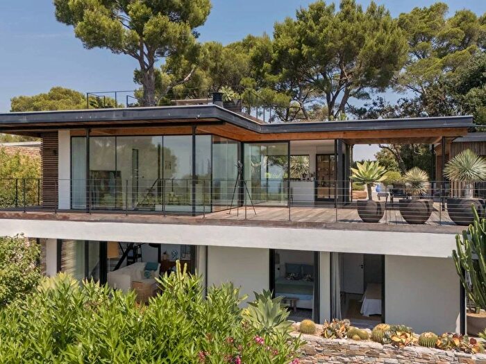 Casa quadrilocale in vendita in HYERES HH, Hyères