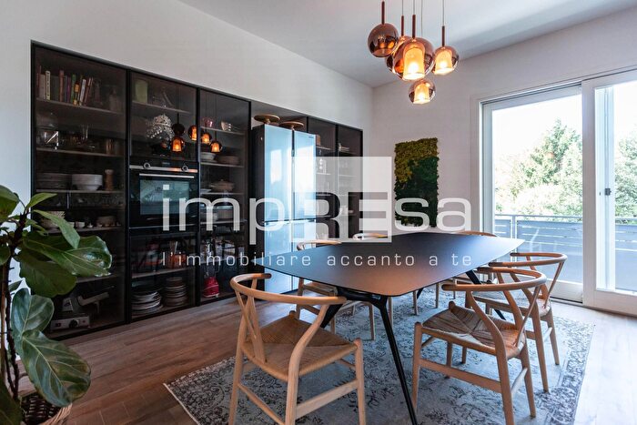 Appartamento con 6 locali in vendita in Via Podgora, Treviso