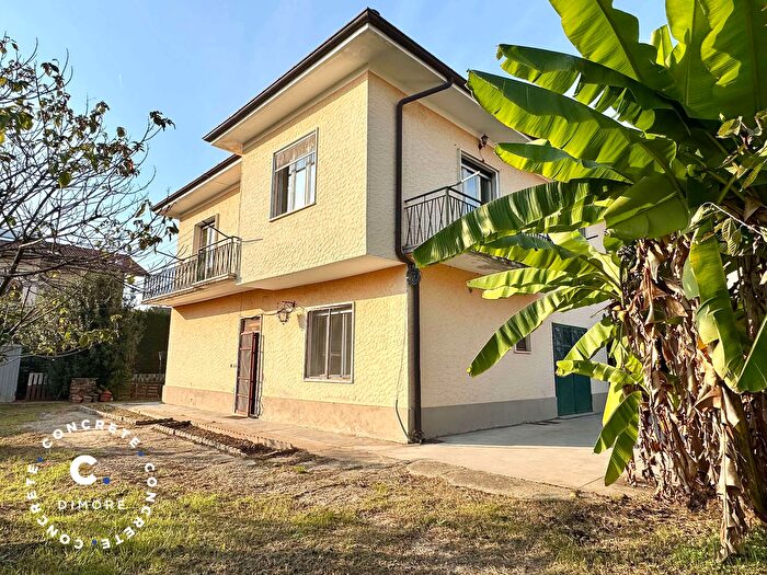 Casa con 7 locali in vendita in Viale Gloria, Villanova DAsti