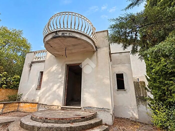 Casa con 10 locali in vendita in Via dei Costaroni, Riano
