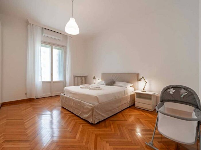 Appartamento trilocale in affitto in Corso Cristoforo Colombo, Navigli Darsena, Milano