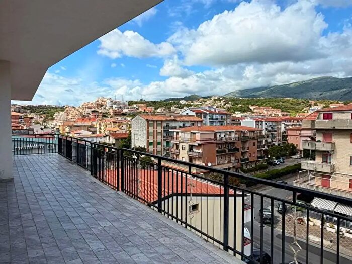Appartamento con 5 locali in vendita in Via dello Stadio, Scalea