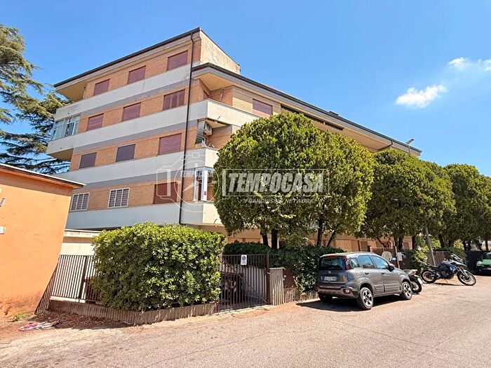 Appartamento trilocale in vendita in Via del Casale Sansoni, Roma