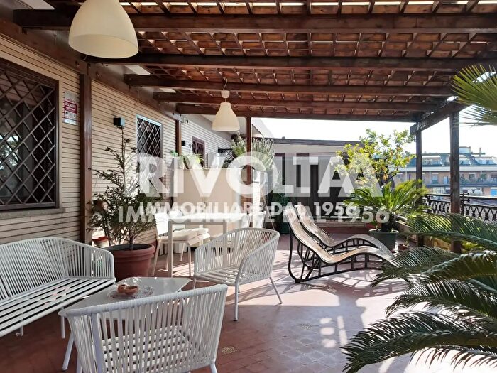 Appartamento trilocale in affitto in Via Bevagna, Roma