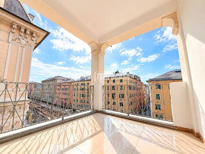 Appartamento con 6 locali in vendita in Via Giacomo Giovanetti, Genova