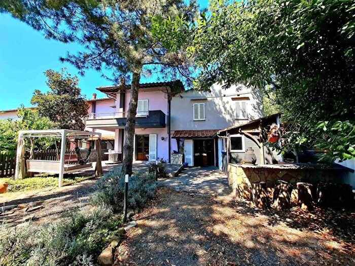 Casa con 6 locali in vendita in Empoli