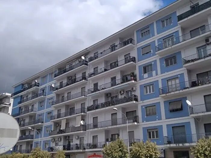 Appartamento con 5 locali in vendita in Via delle Medaglie d' Oro, Cosenza
