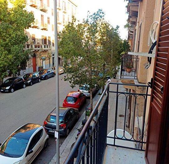 Appartamento quadrilocale in affitto in Via Re Federico, Zisa, Palermo