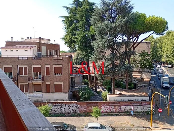 Appartamento trilocale in affitto in Piazza Galeria, Roma