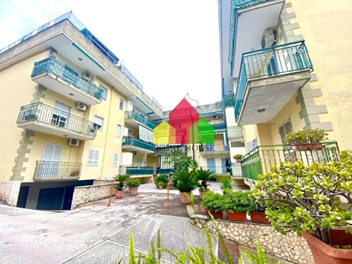 Appartamento trilocale in vendita in Via Antica Giardini, Giugliano In Campania