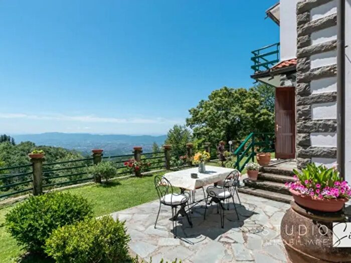 Casa con 6 locali in vendita in Via Bolognese, Pistoia