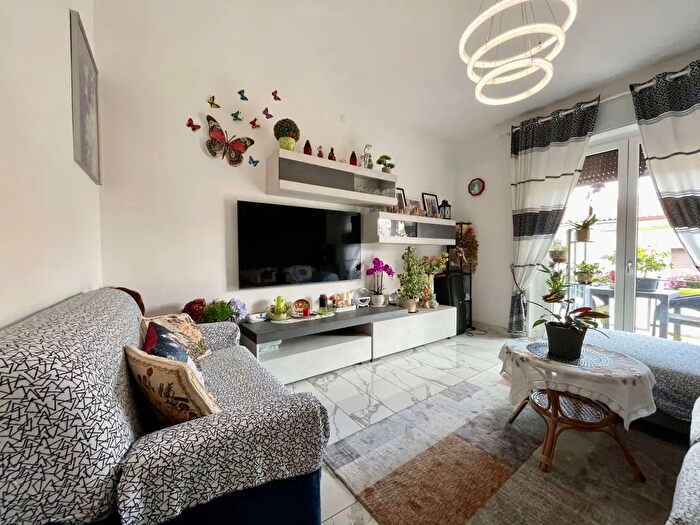 Appartamento con 5 locali in vendita in Via Scuderlando, Verona