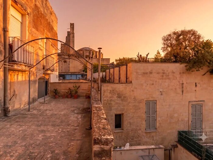 Appartamento con 6 locali in vendita in Piazzetta Arco di Prato, Lecce
