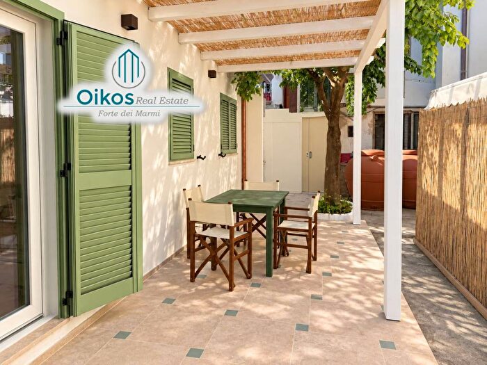 Appartamento trilocale in affitto in Piazza Giuseppe Garibaldi, Centro, Forte dei Marmi
