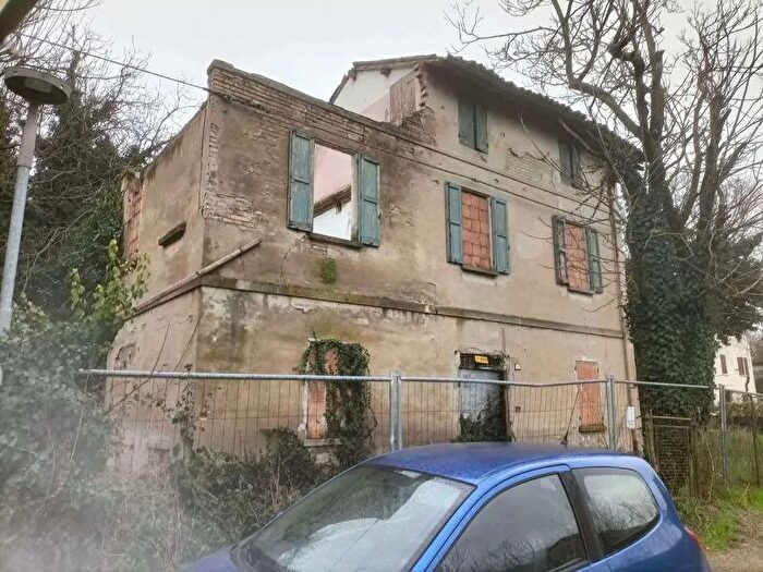 Casa con 8 locali in vendita in Reggio Emilia