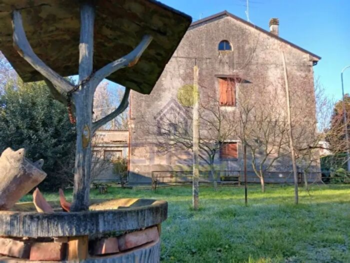 Casa con 6 locali in vendita in Via Ugo Foscolo, Rivarolo Del Re Ed Uniti