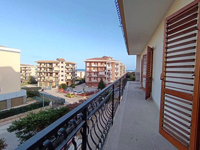 Appartamento trilocale in affitto in Grottasanta Tunisi, Siracusa