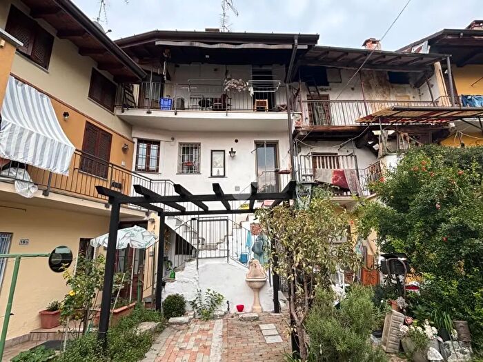 Casa trilocale in vendita in Via Brabbia, Castelletto Sopra Ticino