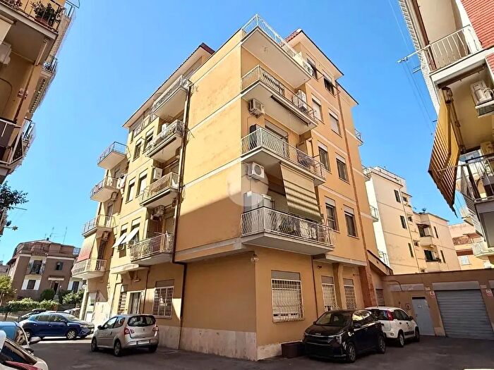 Appartamento trilocale in vendita in Via Collatina, Roma