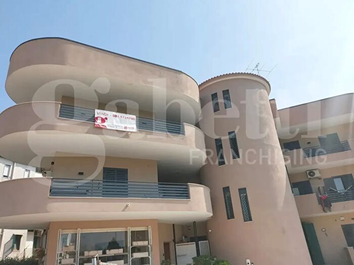 Appartamento quadrilocale in vendita in Via Atellana, Arzano