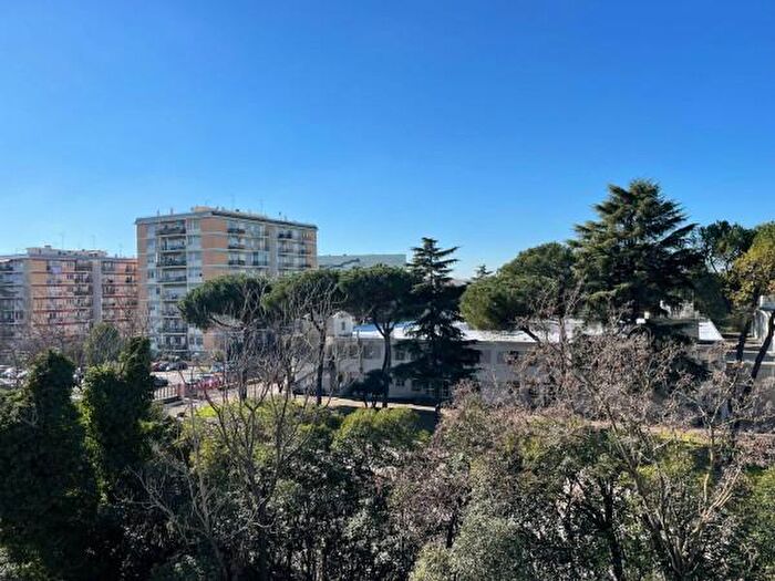 Appartamento trilocale in vendita in Via Eugenio Torelli Viollier, Roma