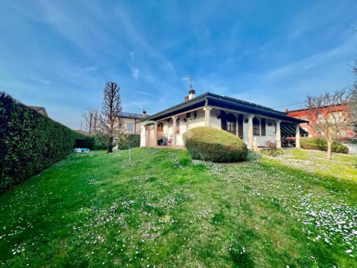 Casa quadrilocale in vendita in Via Don B Buroni, Palosco