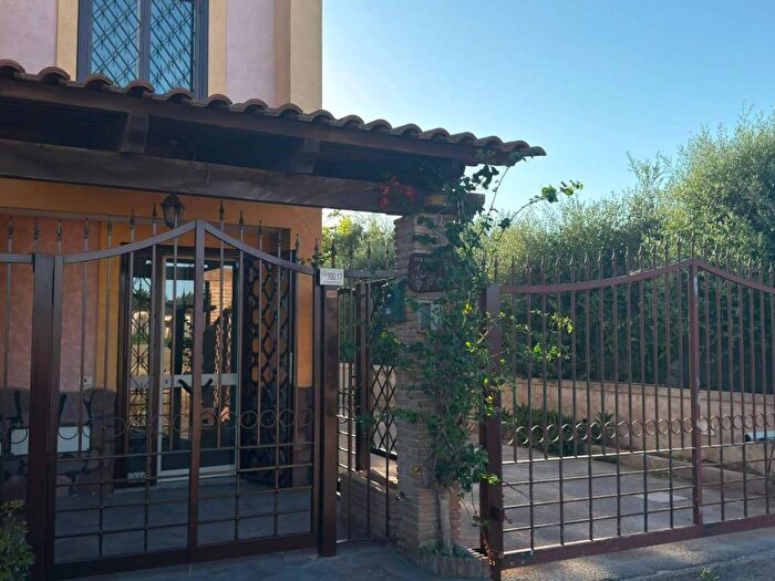 Appartamento con 6 locali in affitto in Via Madonna del Pantano, Licola Paese, Giugliano in Campania