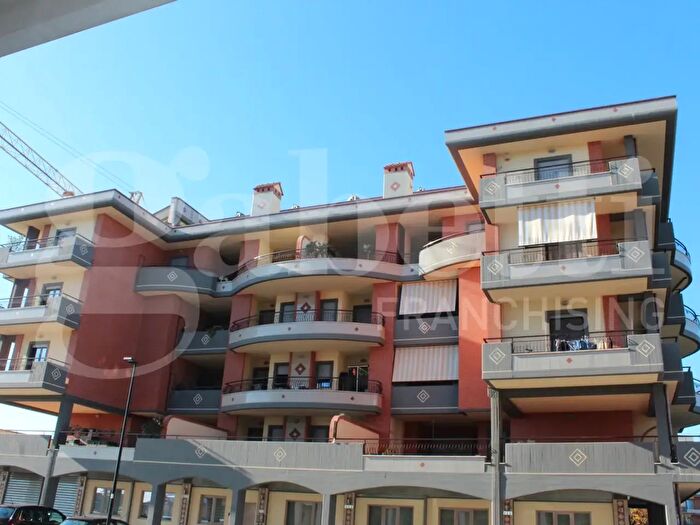 Appartamento quadrilocale in vendita in Via Vanzina, Aprilia