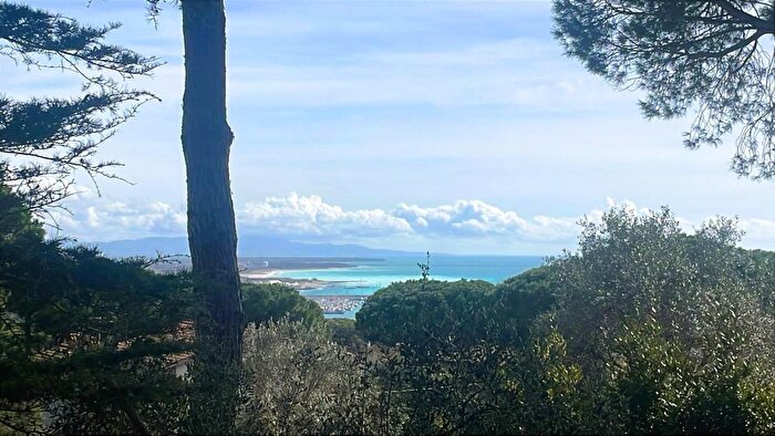 Casa con 9 locali in vendita in Rosignano Marittimo