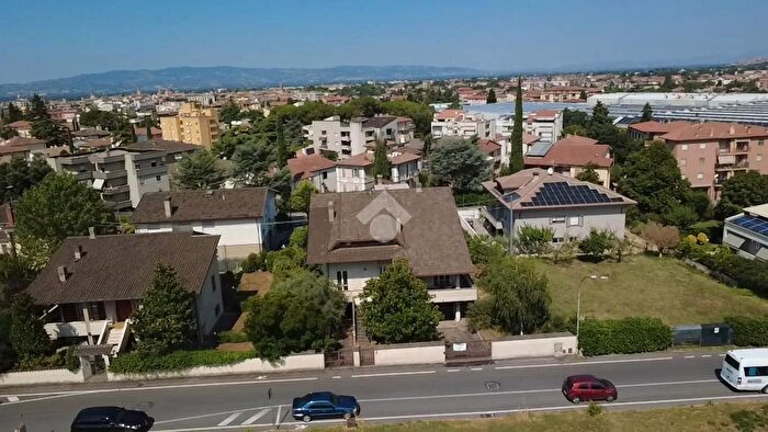 Casa con 5 locali in vendita in Via Fiume Albegna, Foligno