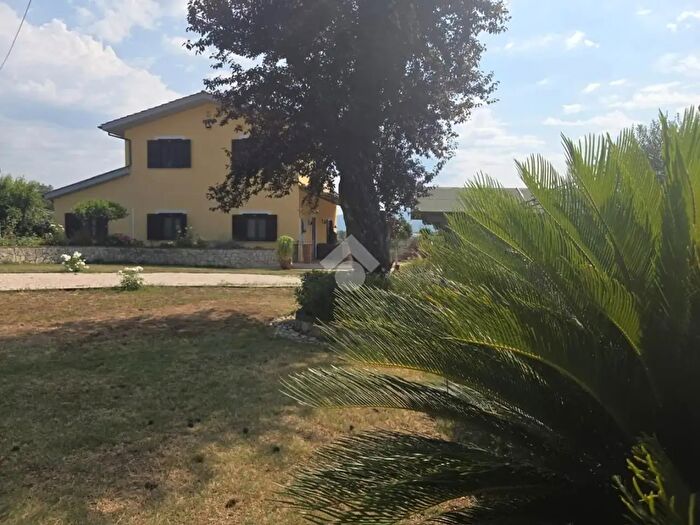 Casa quadrilocale in vendita in Velletri