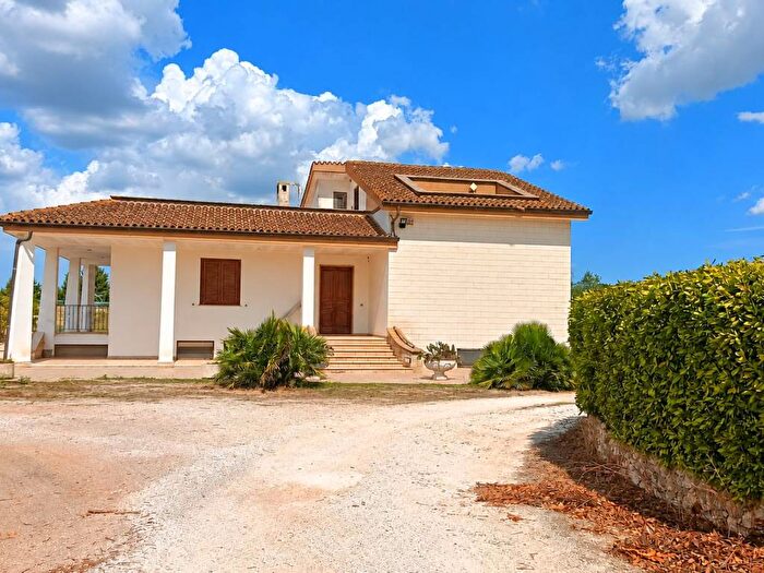 Casa con 6 locali in vendita in Strada Statale Adriatica, Muro Leccese