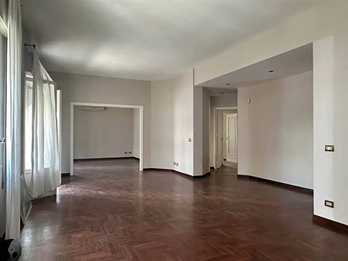 Appartamento con 6 locali in affitto in Via dei Peloritani, Palermo