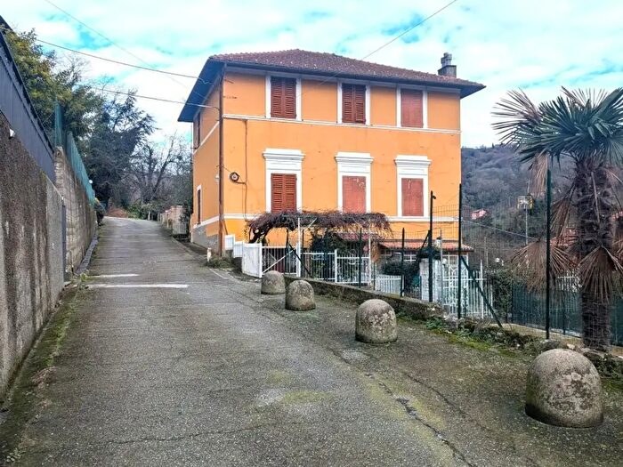 Appartamento con 6 locali in vendita in Via Natale Gallino a, Genova