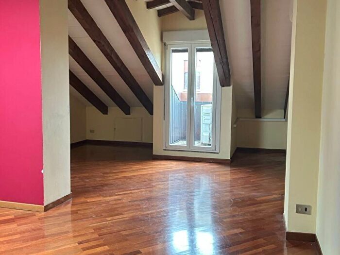 Appartamento quadrilocale in affitto in Viale Premuda, Piave Tricolore, Milano